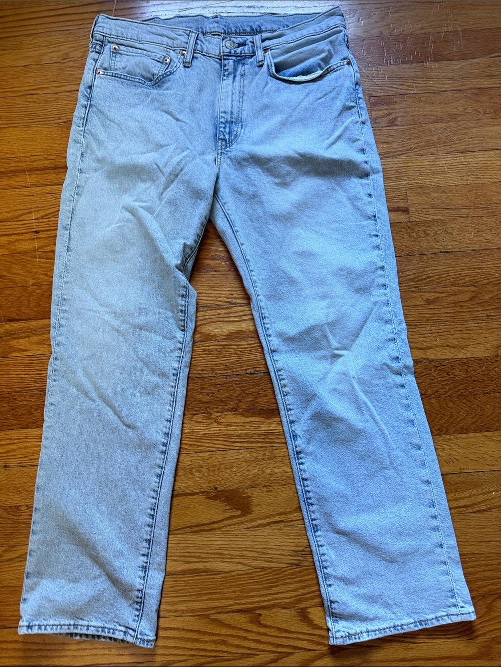 Levi’s 514 - 34x32  Lt Wash Jeans.